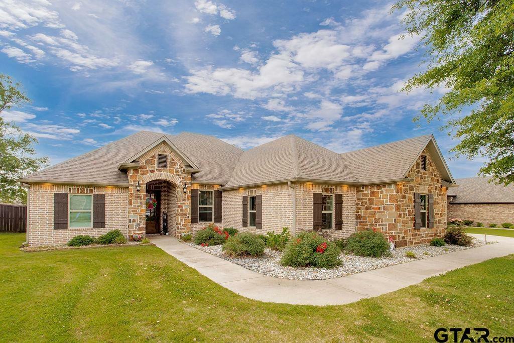 Property Photo:  205 Saddle Brook Circle  TX 75650 