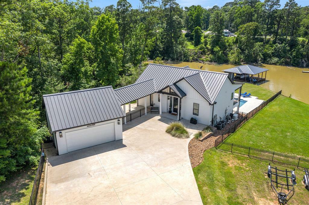 Property Photo: 111 Seagull Path TX 77364