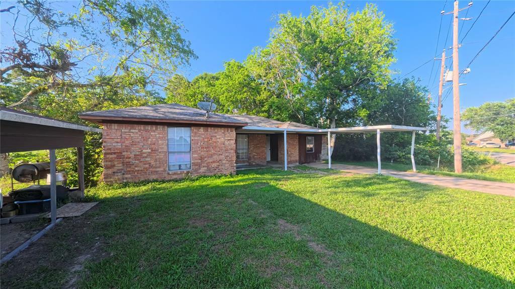 Property Photo: 509 Hubbards Ferry Road TX 77434
