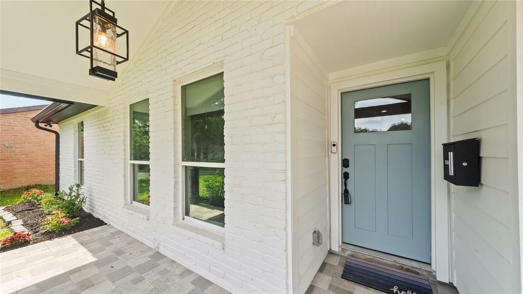 Property Photo: 5939 Bankside Drive TX 77096