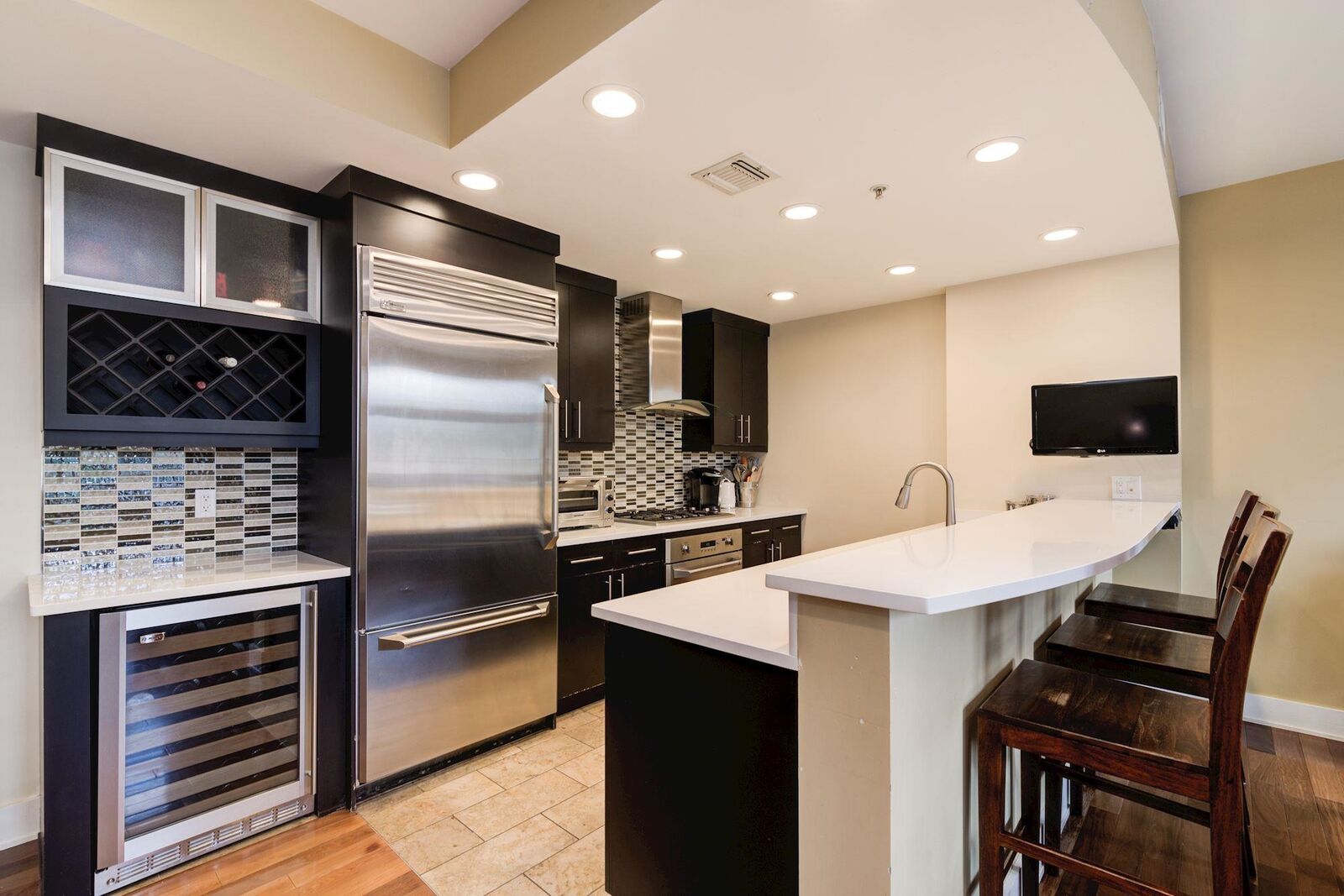 Property Photo:  89 Willow Ave 202  NJ 07030 