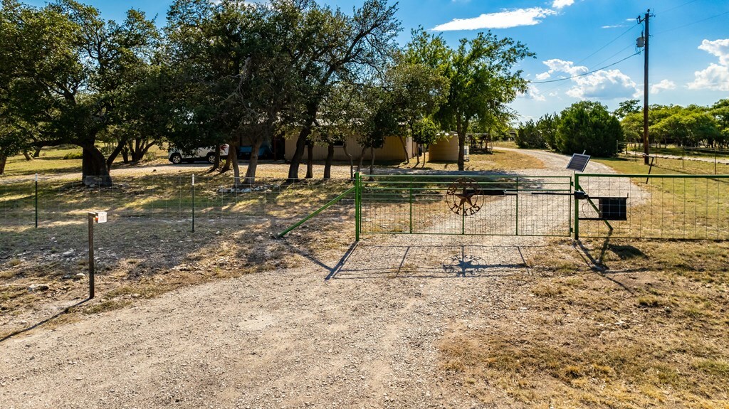 Property Photo: 129 N Rolling Oaks Ln TX 78631