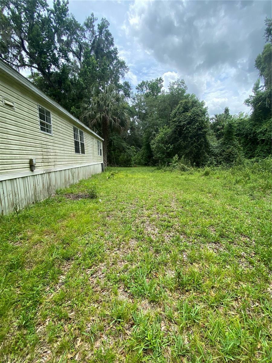 Property Photo: 17154 NE 36th Avenue FL 32113