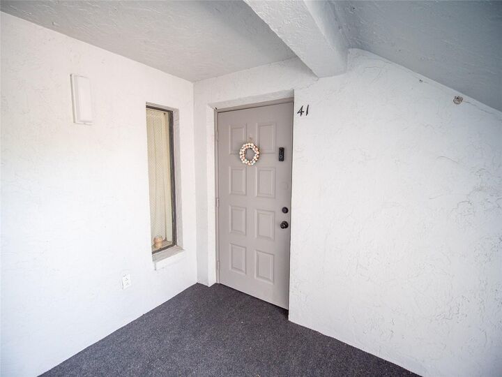 Property Photo: 952 Courtyard Lane 41 FL 32825