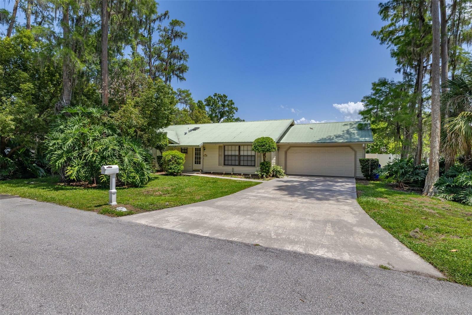 Property Photo: 4307 Oak Court FL 34769