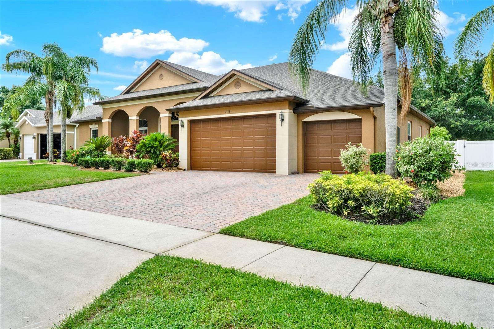 Property Photo: 2313 Pesaro Circle FL 34761
