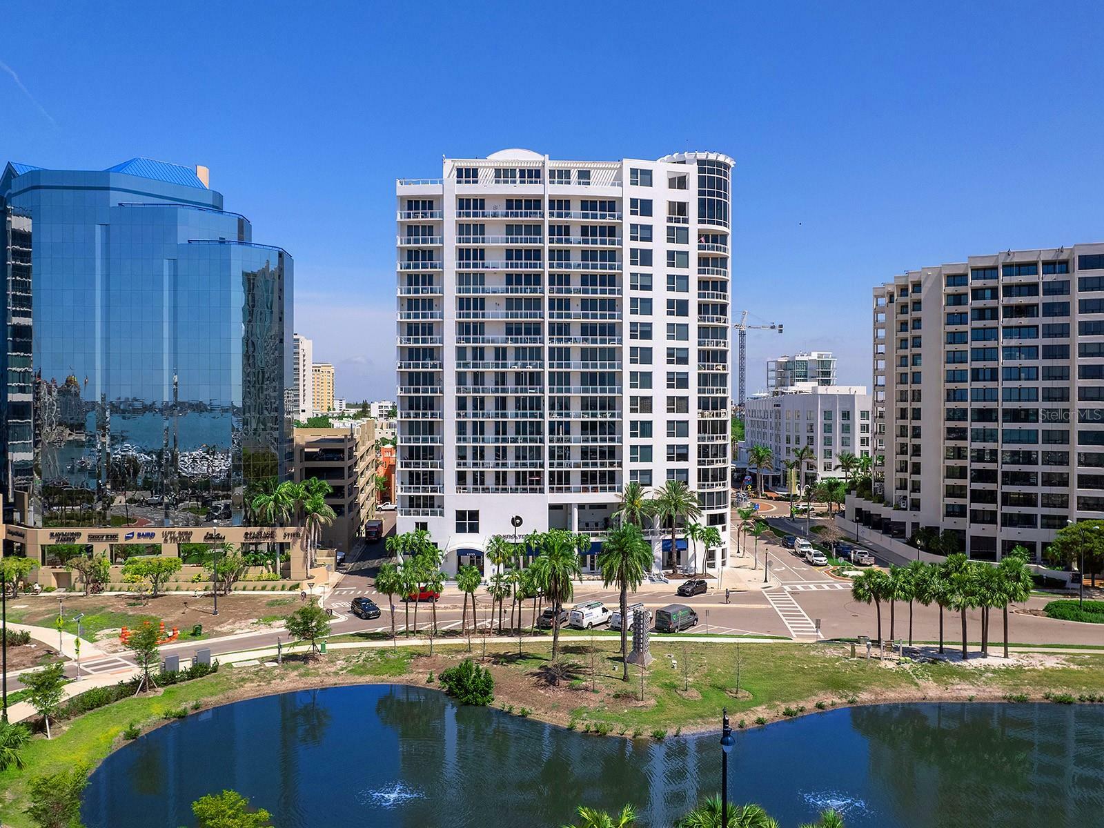 Property Photo:  1233 N Gulfstream Avenue 401  FL 34236 