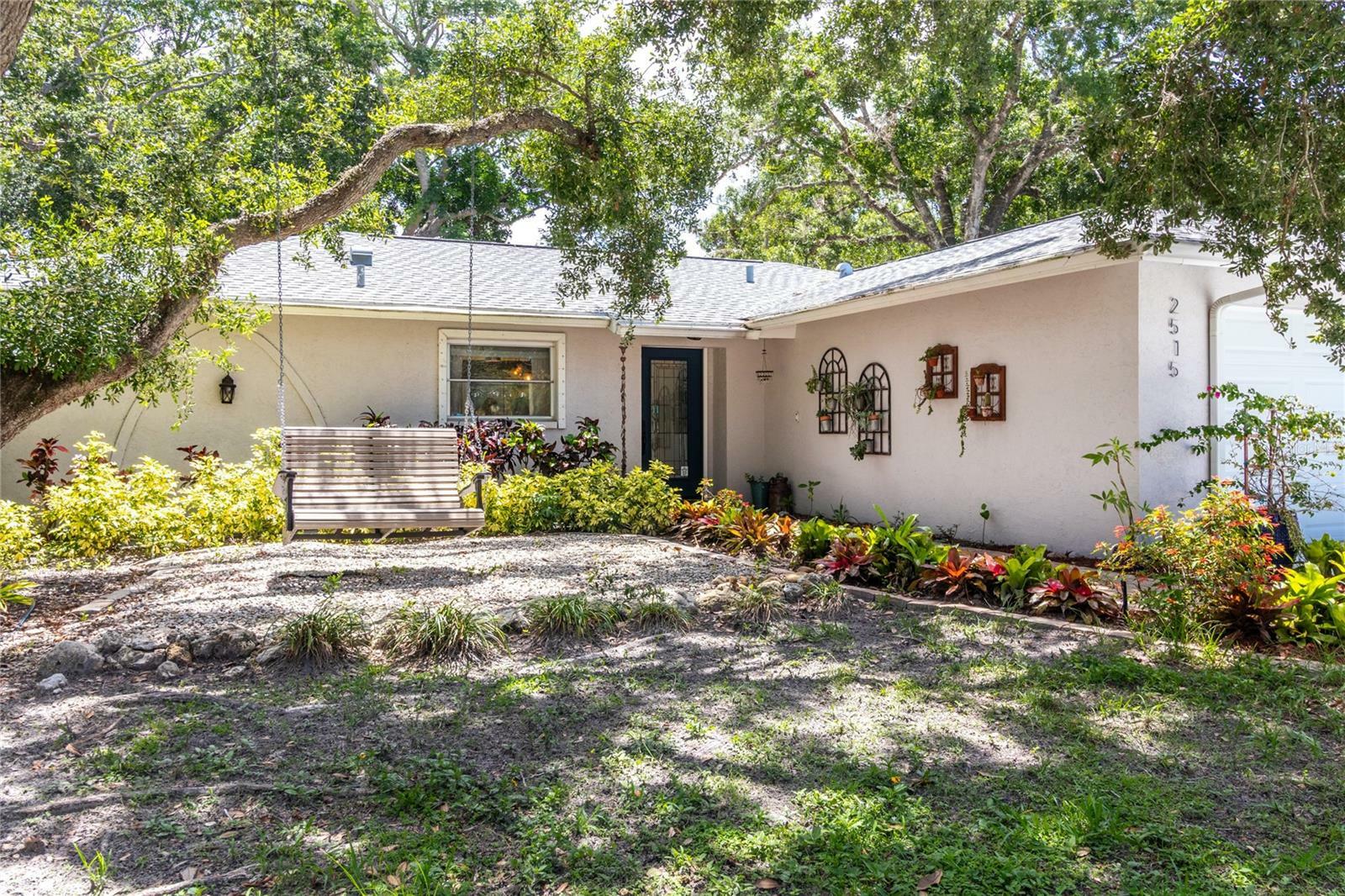 Property Photo:  2515 Huntington Avenue  FL 34232 