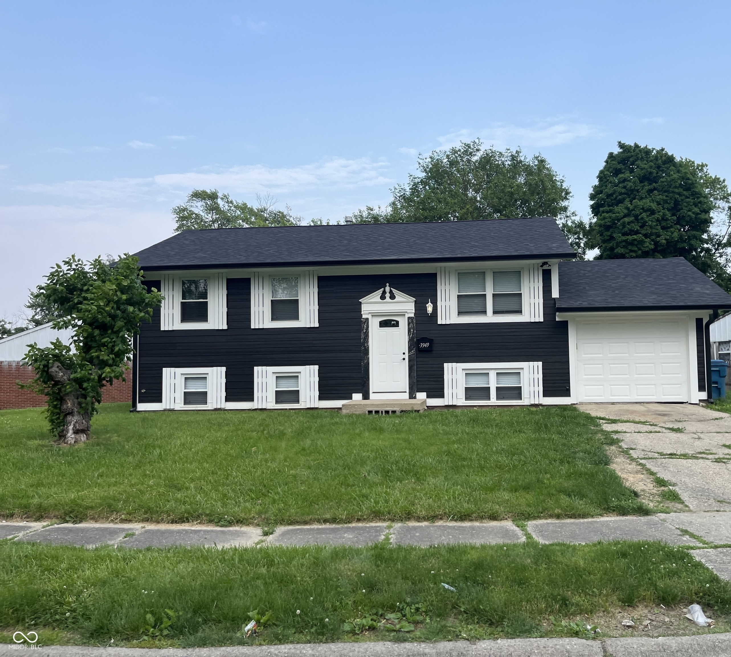 3949 Chateau Drive  Indianapolis IN 46226 photo
