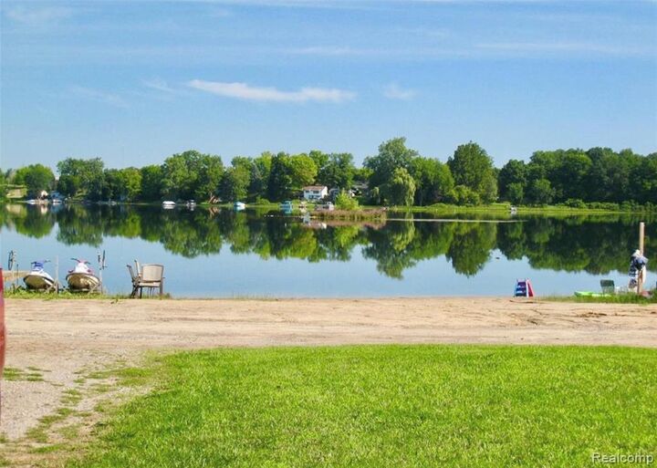 Property Photo:  2074 Gray Park Drive  MI 48446 9010 