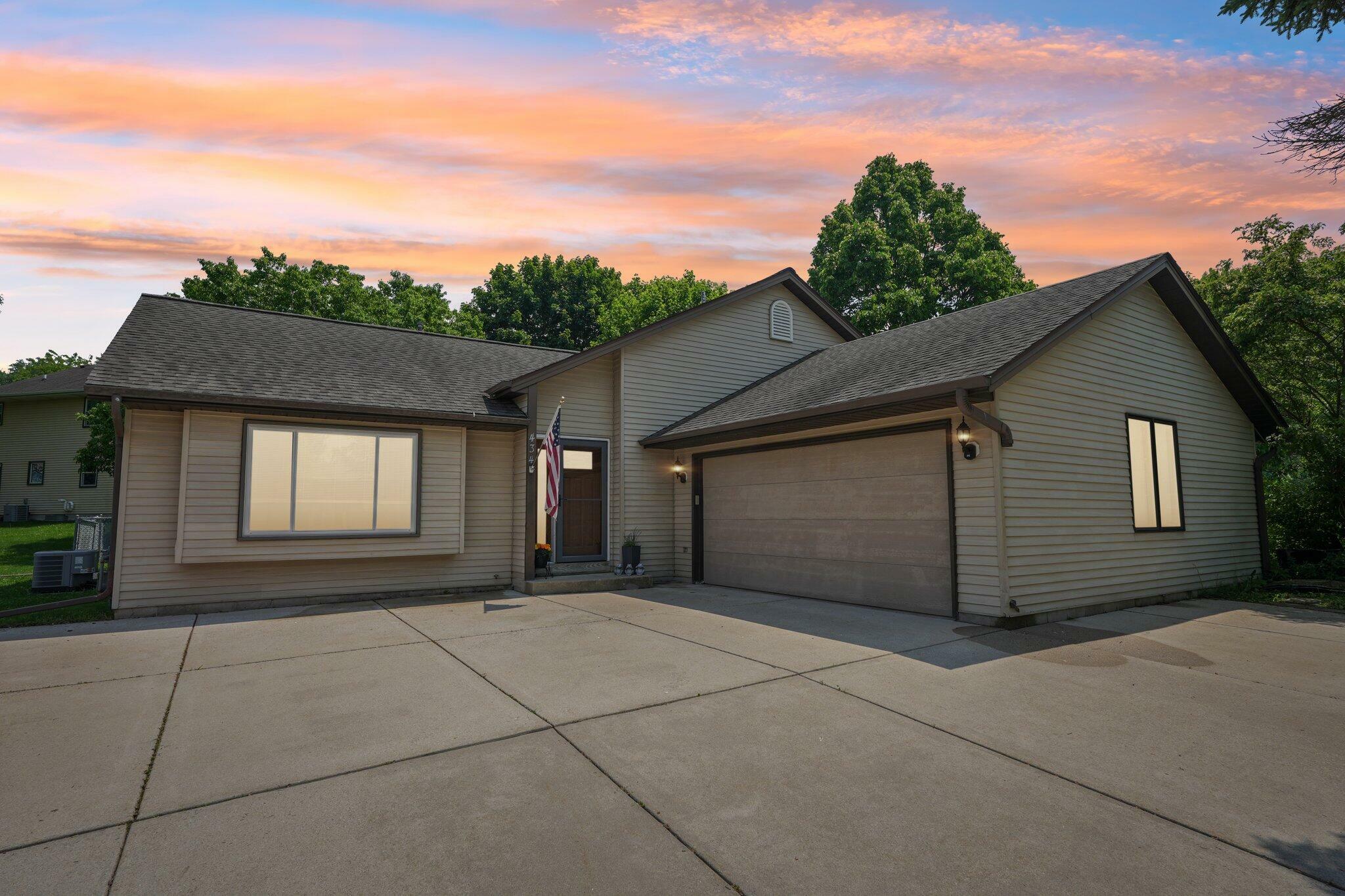 Property Photo: 434 Glen View Ct WI 53086