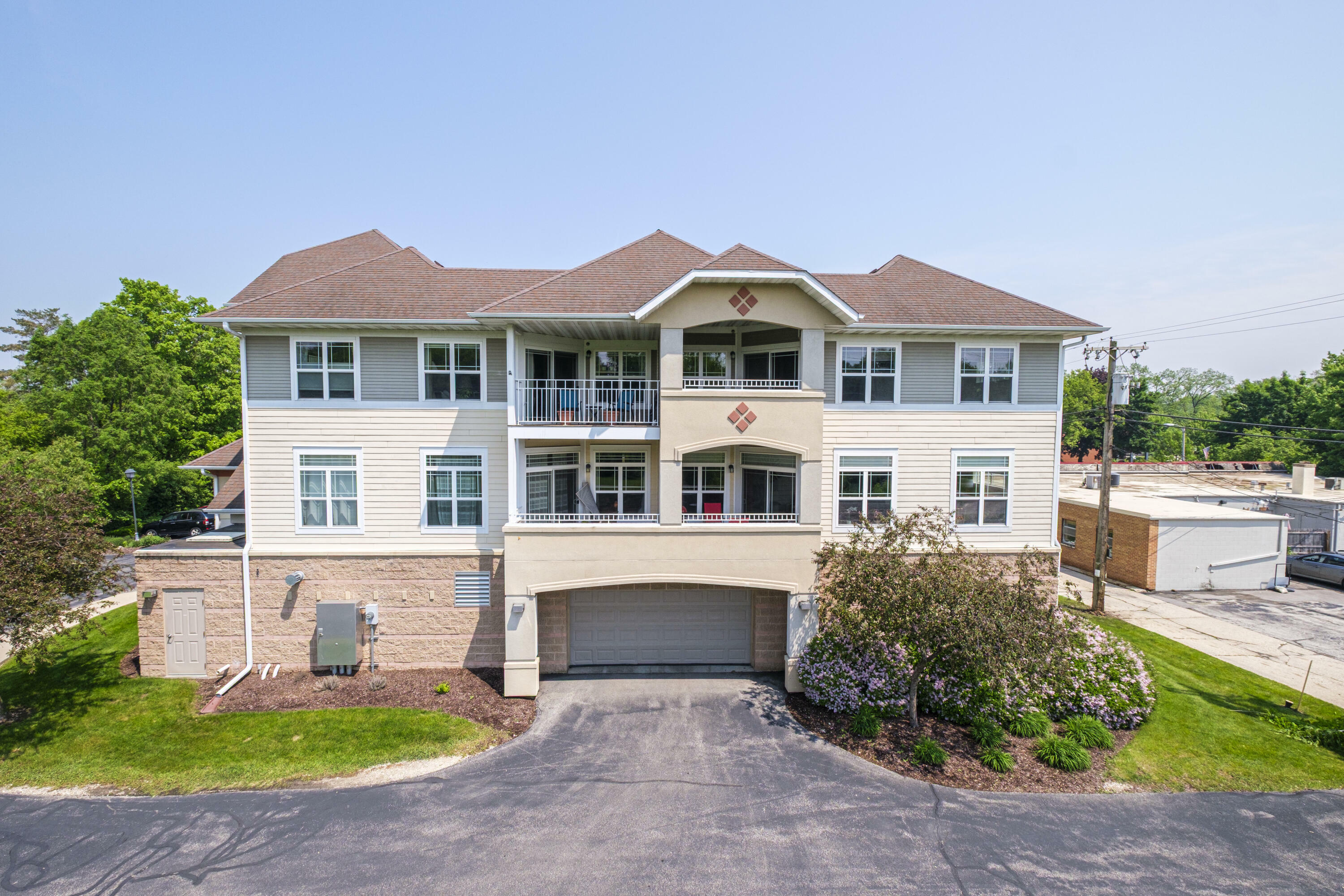 Property Photo: 213 S Main St 302 WI 53092