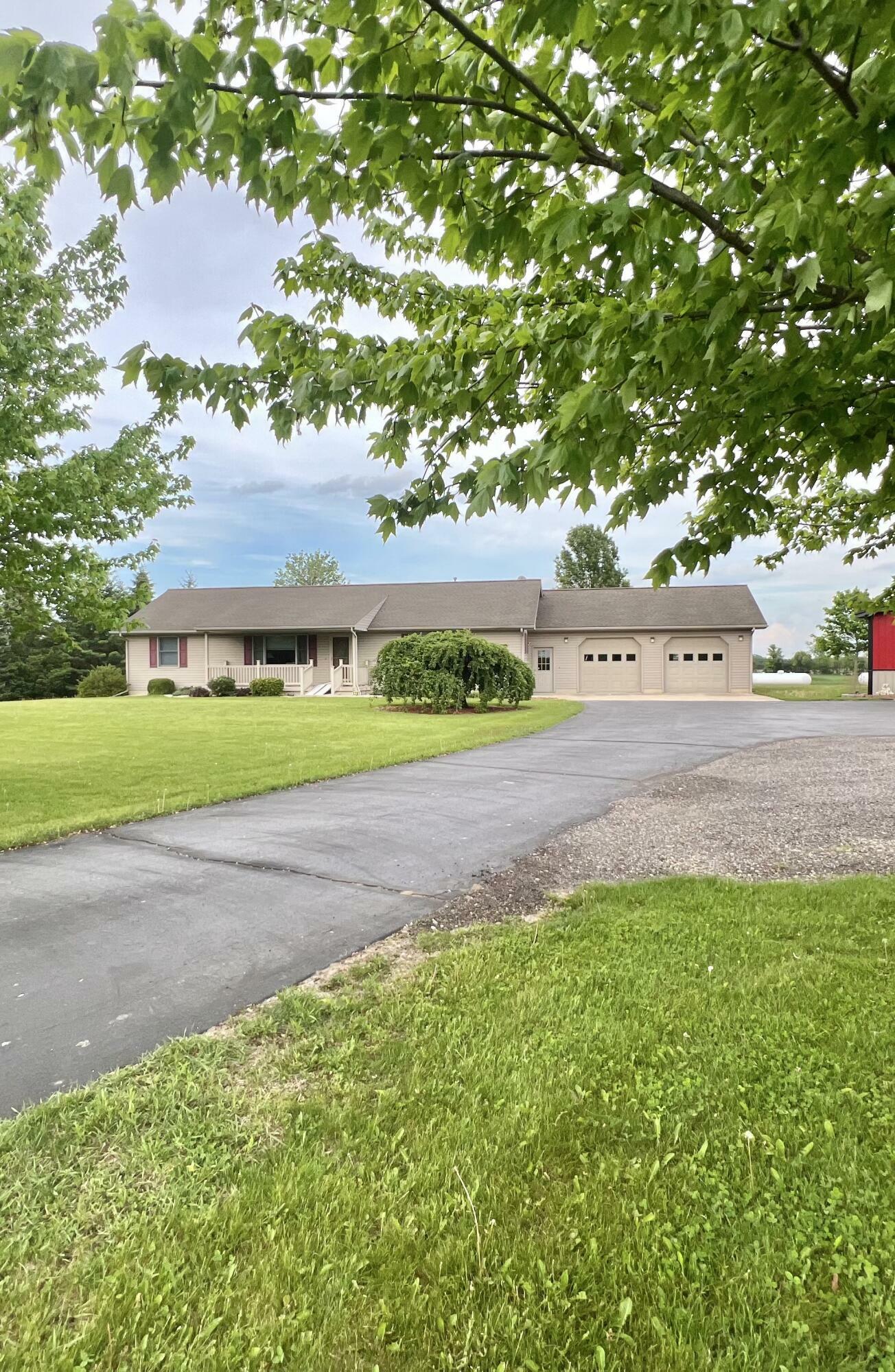 Property Photo: 5781 S Waldron Road MI 49271