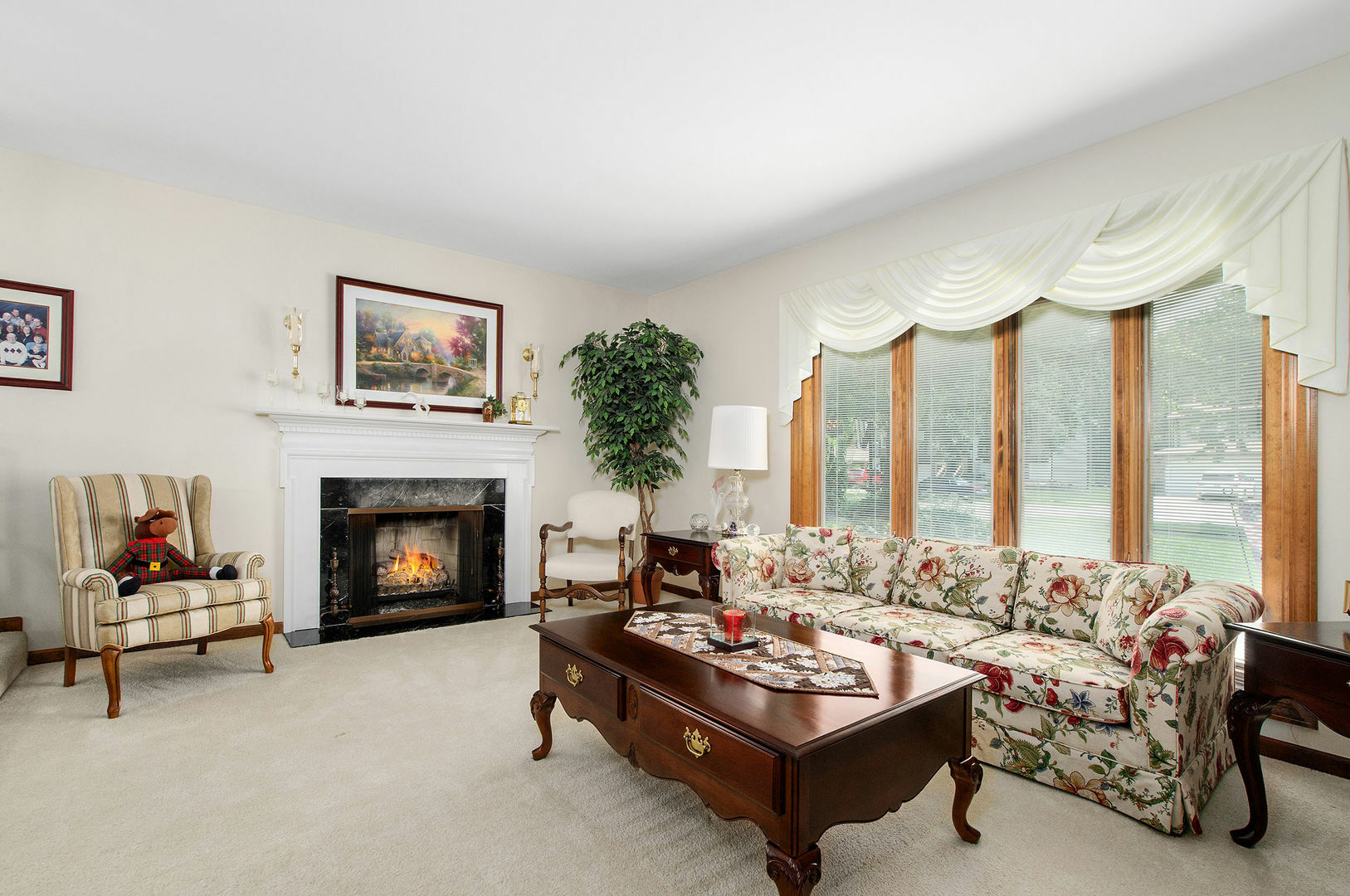 Property Photo: 1128 N King Charles Court IL 60067