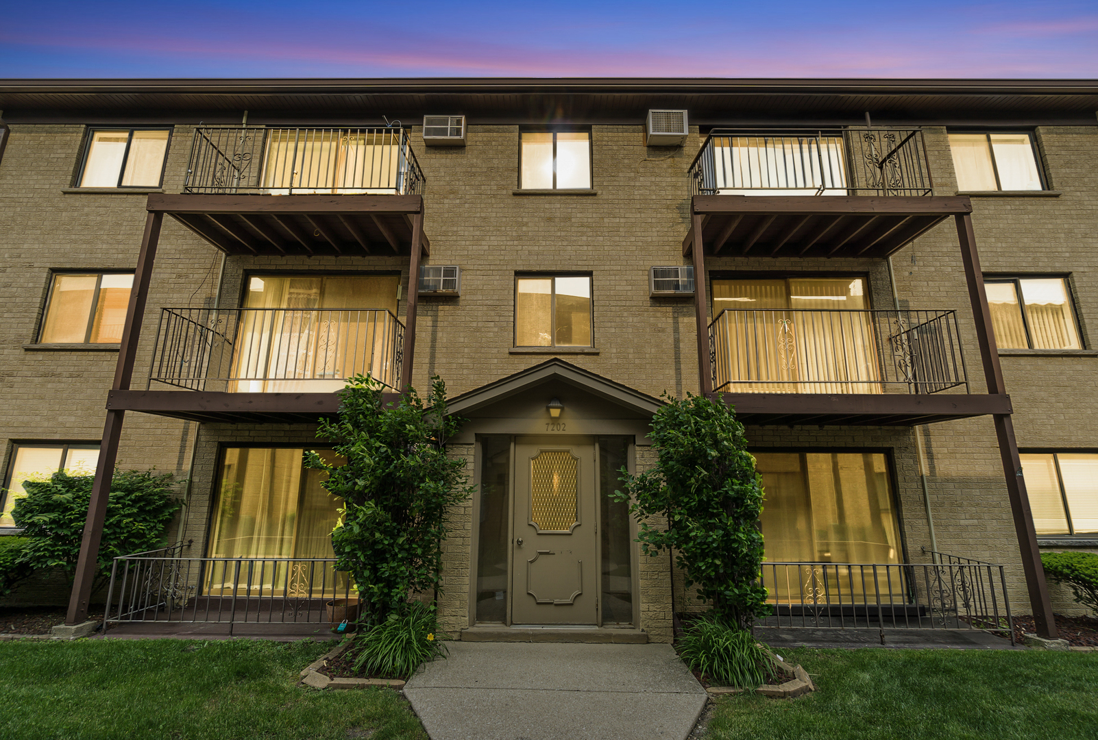 7202 W Wrightwood Avenue 2S  Elmwood Park IL 60707 photo