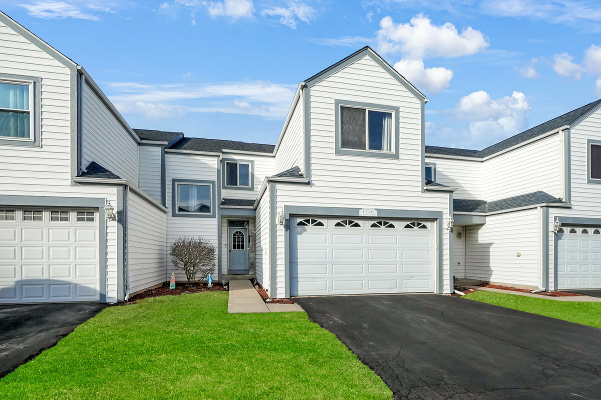 1756 Waters Edge Drive  Minooka IL 60447 photo