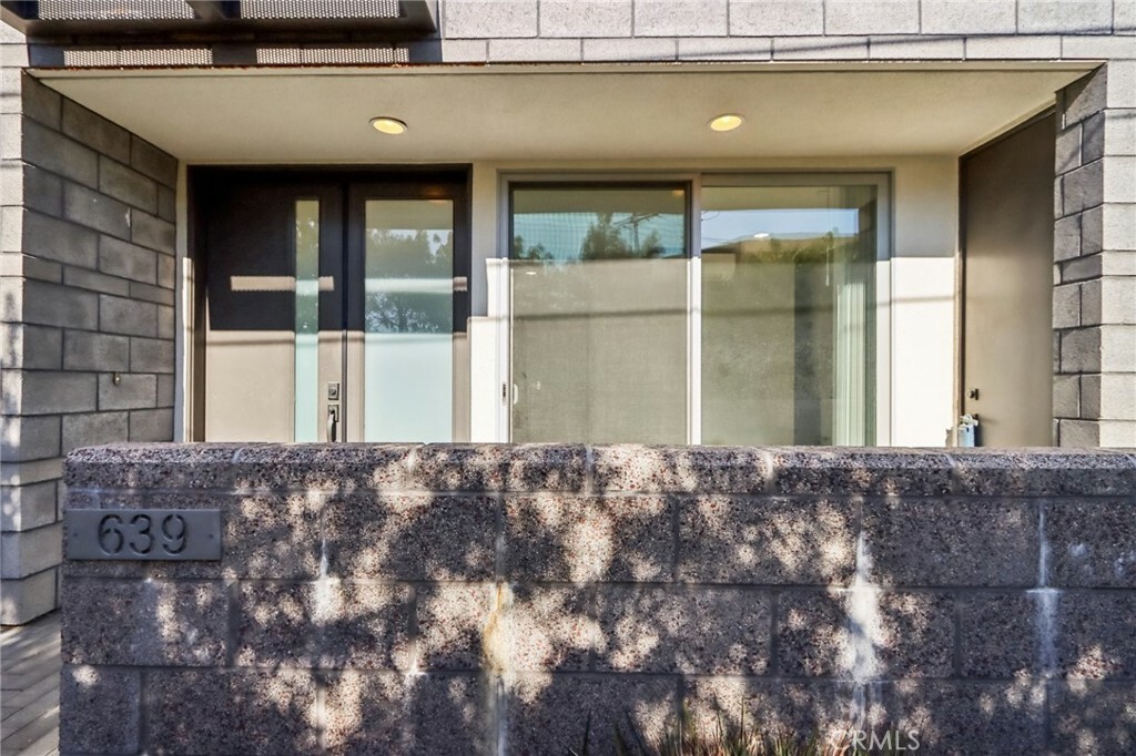 Property Photo: 639 Channel Way CA 92627