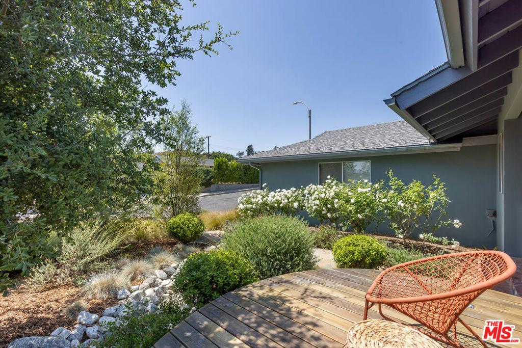 Property Photo: 946 Larker Avenue CA 90042