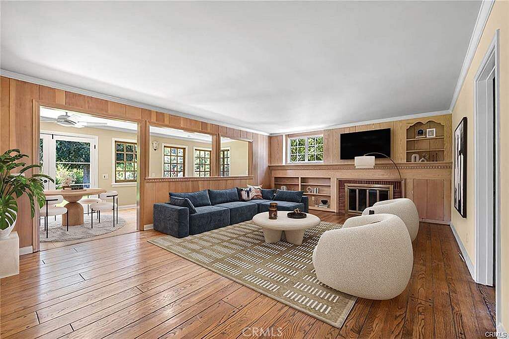 Property Photo: 15454 Sutton Street CA 91403