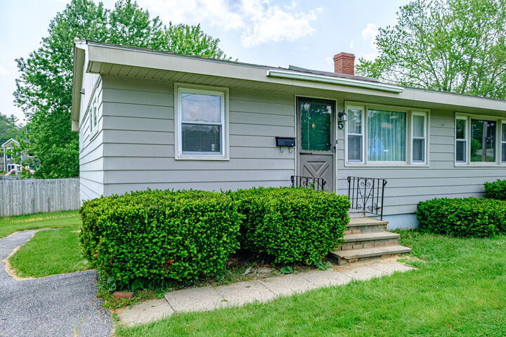 Property Photo:  3 Fortier Road  ME 04240 