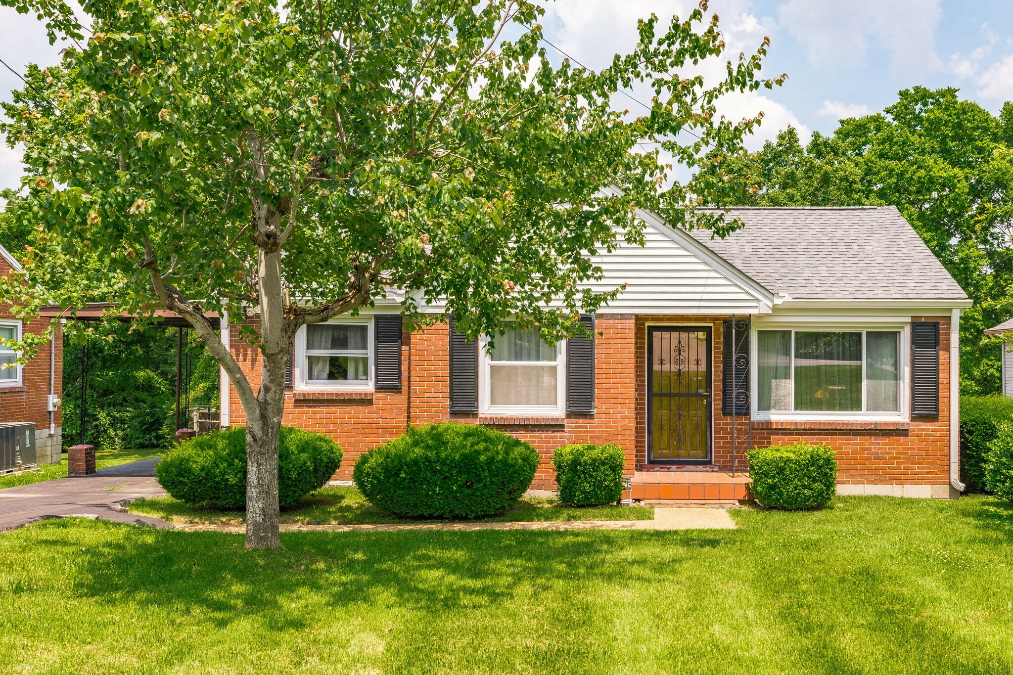 Property Photo: 2336 Dennywood Dr TN 37214
