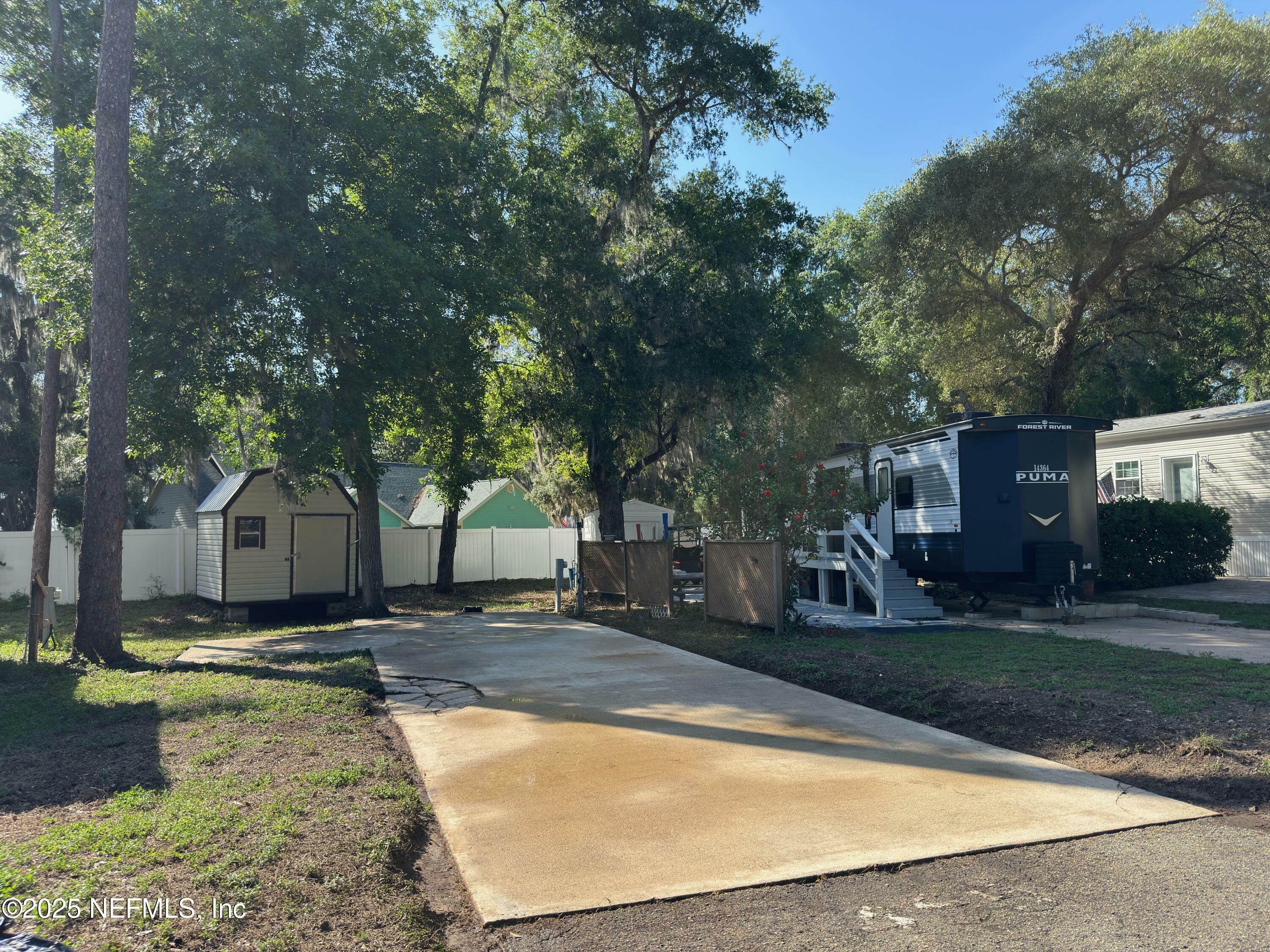 Property Photo:  14362 NE 251st Lot 465 Circle  FL 32134 
