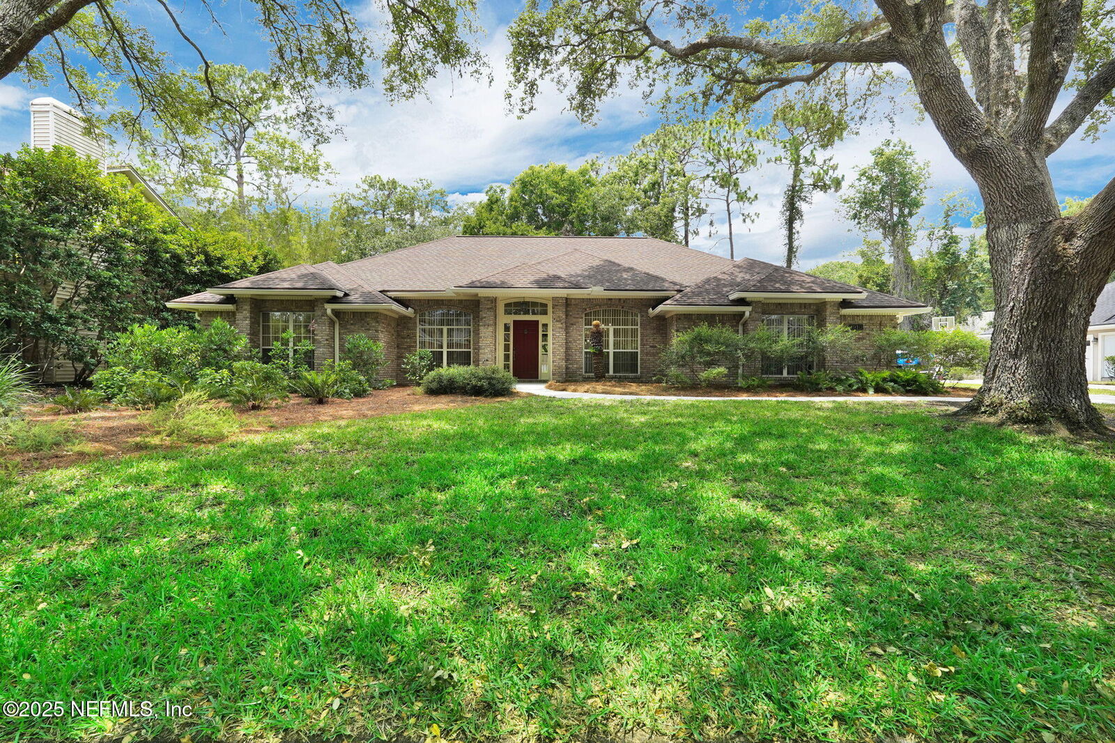 Property Photo: 1910 Hibernia Court FL 32223