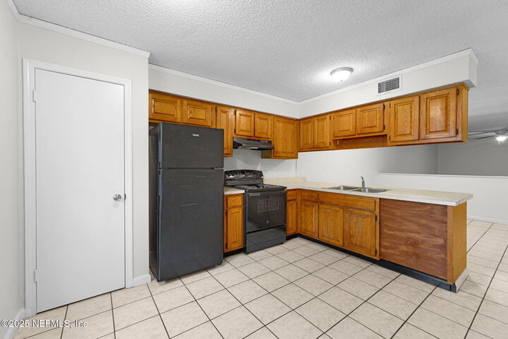 Property Photo: 4517 Melissa Court W FL 32210