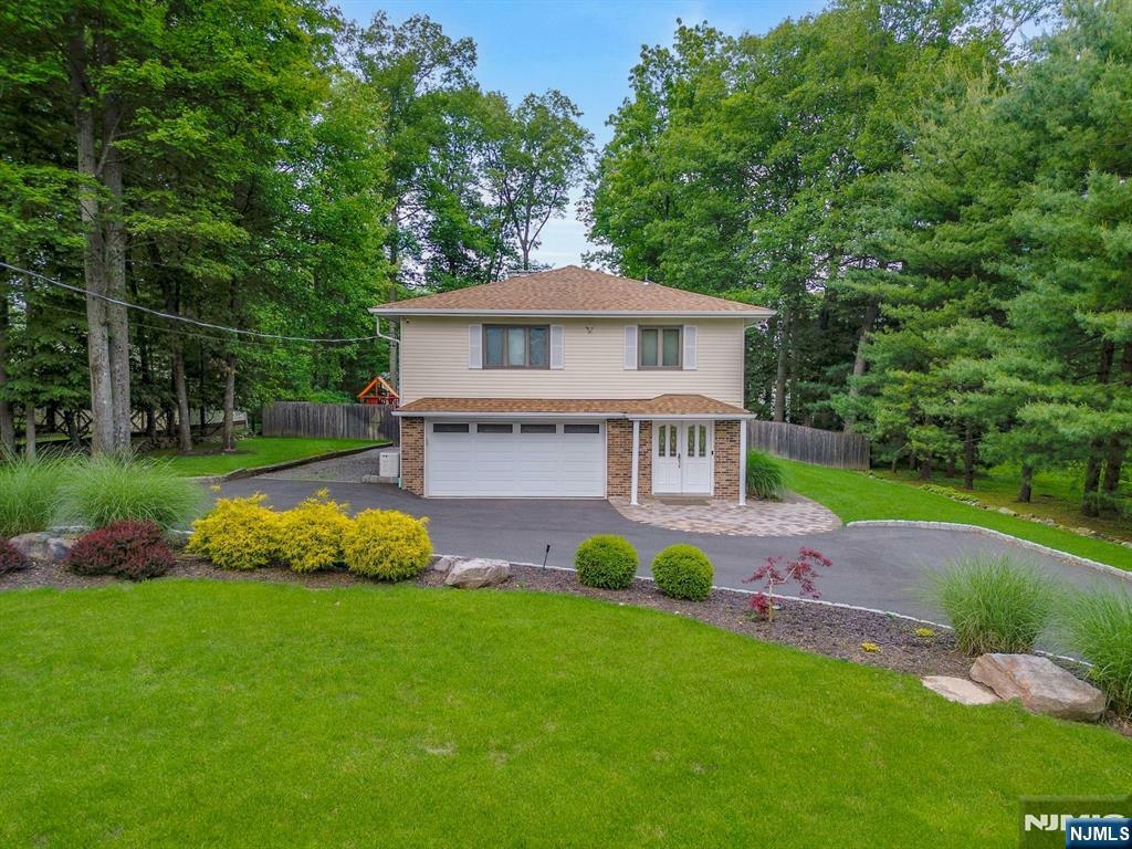 Property Photo:  81 Locust Lane  NJ 07458 