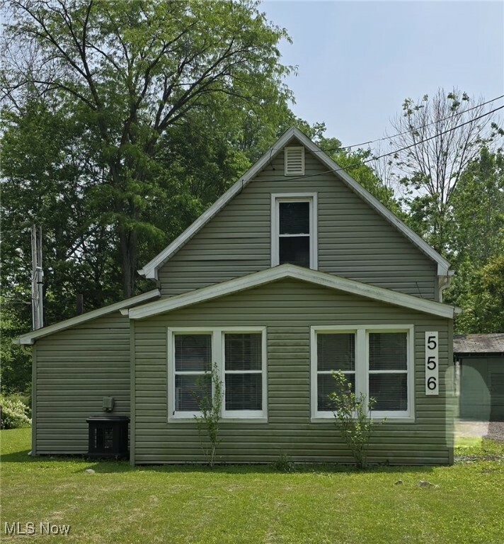 Property Photo:  556 Champion Avenue E  OH 44483 
