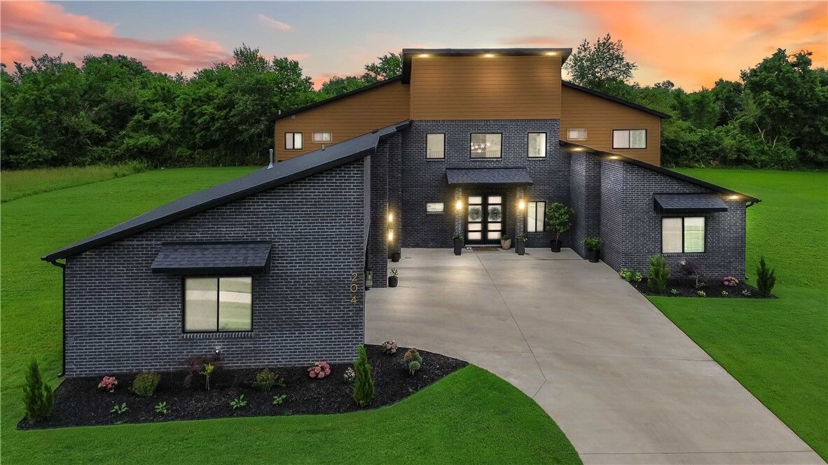 Property Photo:  204 NE Healing Springs Street  AR 72713 