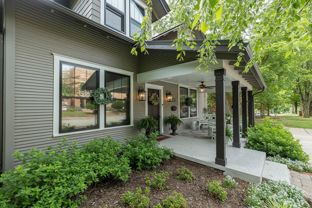 Property Photo: 426 N Highland Avenue AR 72701