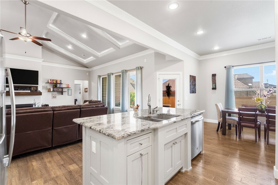 Property Photo:  531 Chaparral Street  AR 72719 