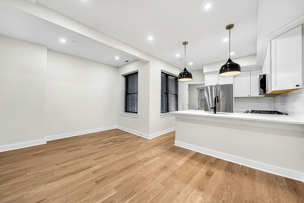 Property Photo: 5 Garden Ct 3 MA 02113