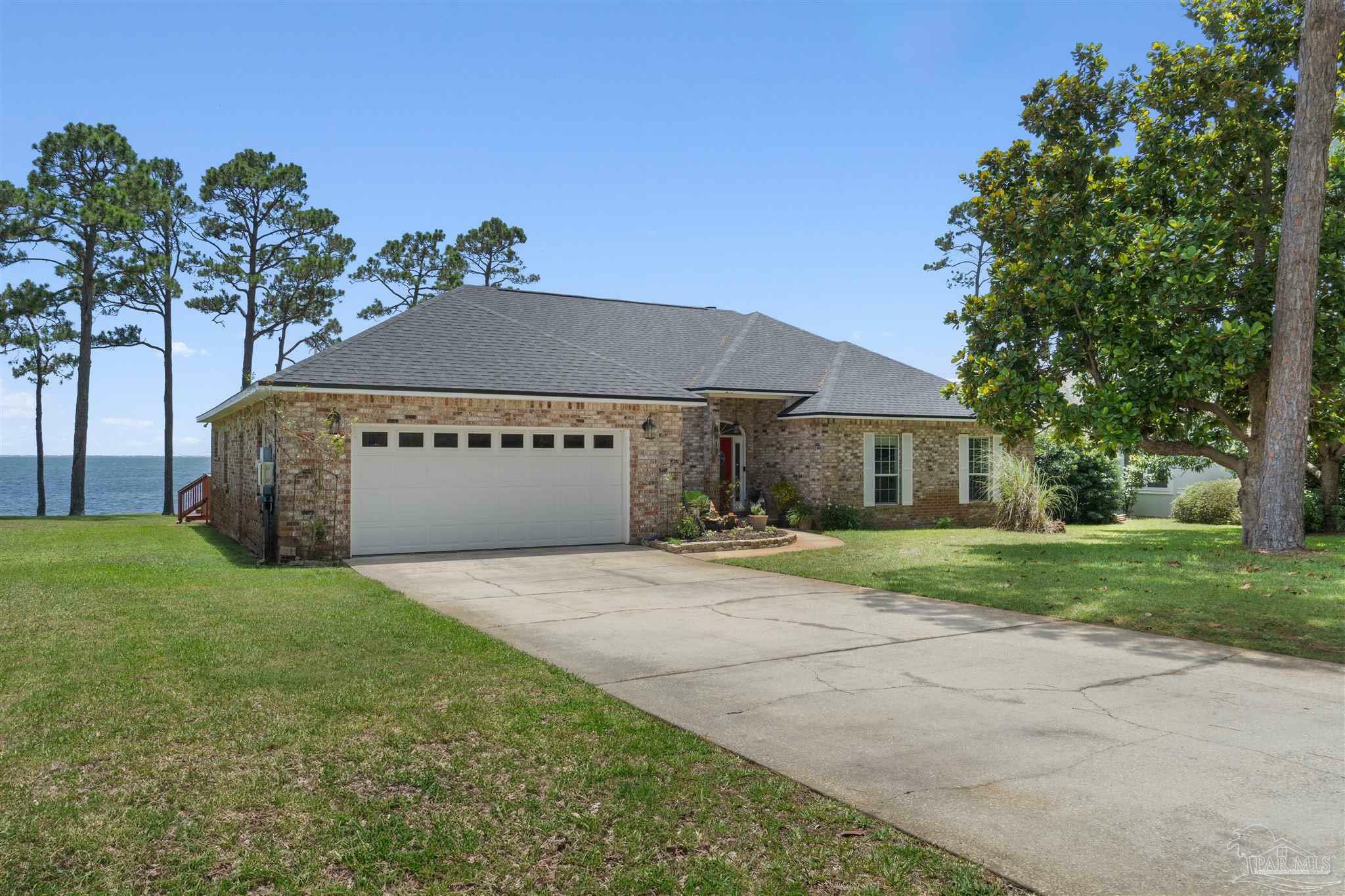 Property Photo: 6817 Tidewater Dr FL 32566
