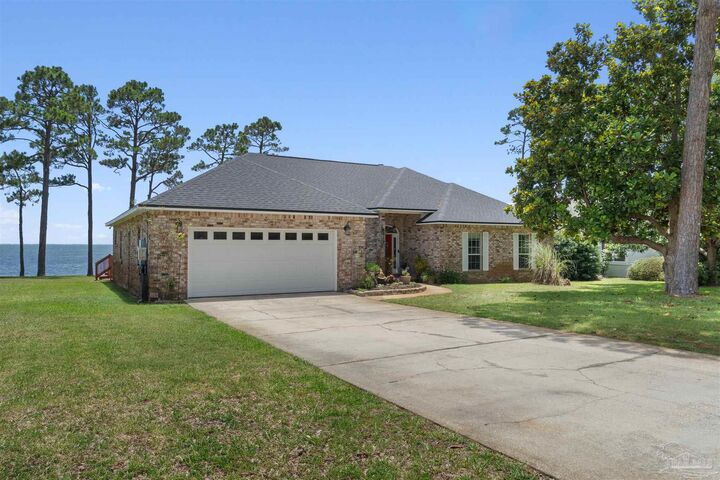 Property Photo: 6817 Tidewater Dr FL 32566