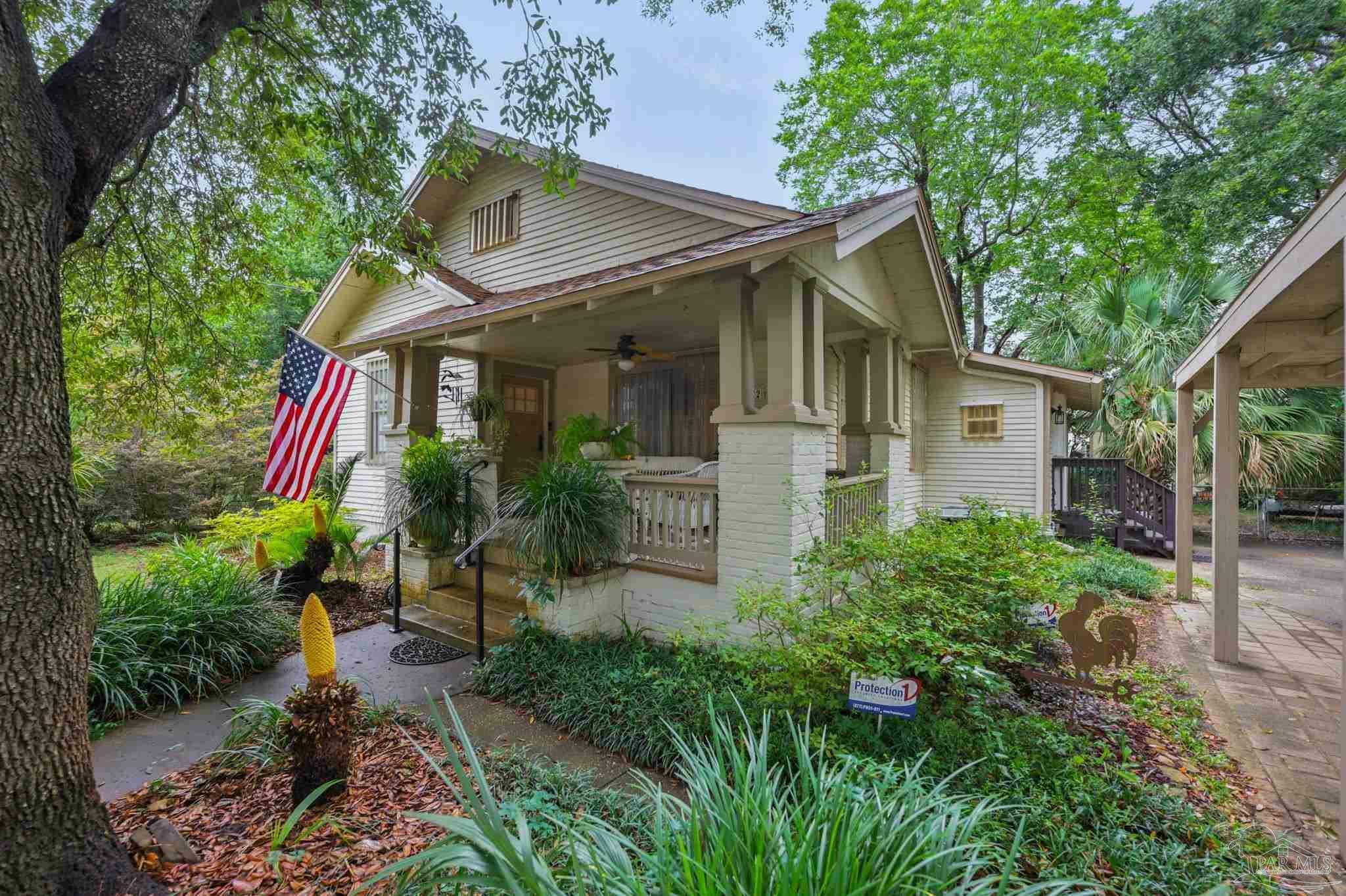 Property Photo: 1622 E Lee St FL 32503