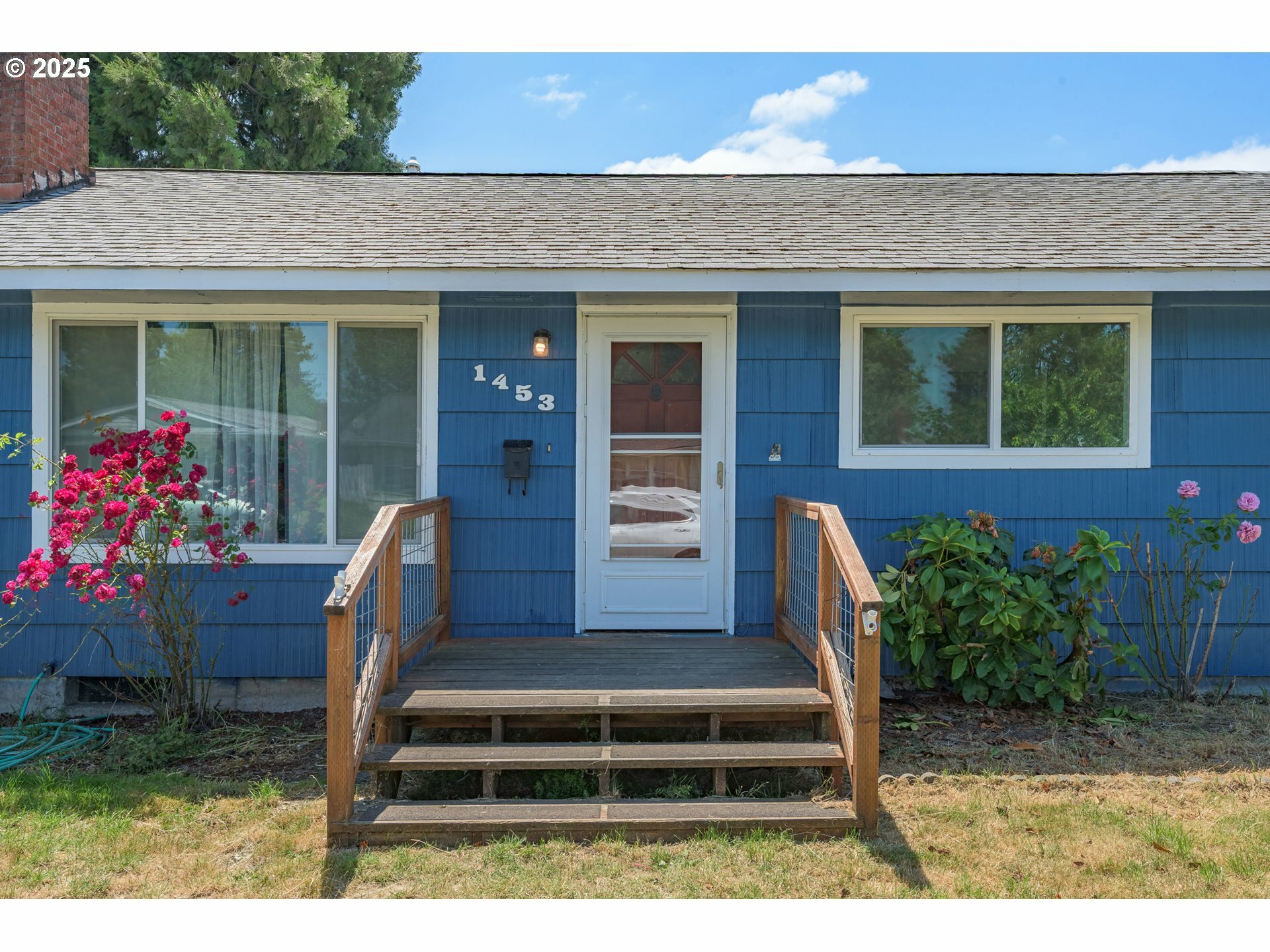 Property Photo: 1453 N St OR 97477
