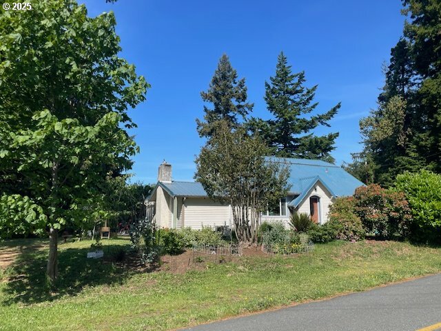 Property Photo: 53742 Rosa Rd OR 97411