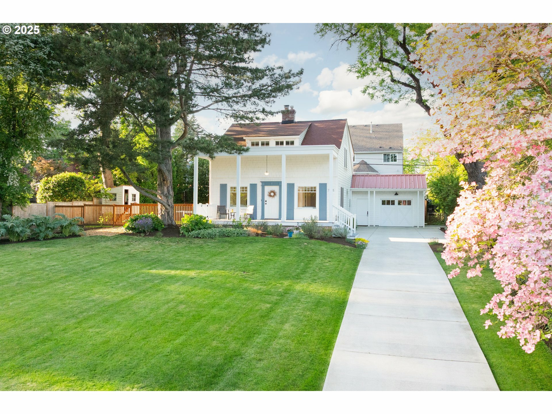 Property Photo: 7985 SW Maple Dr OR 97225