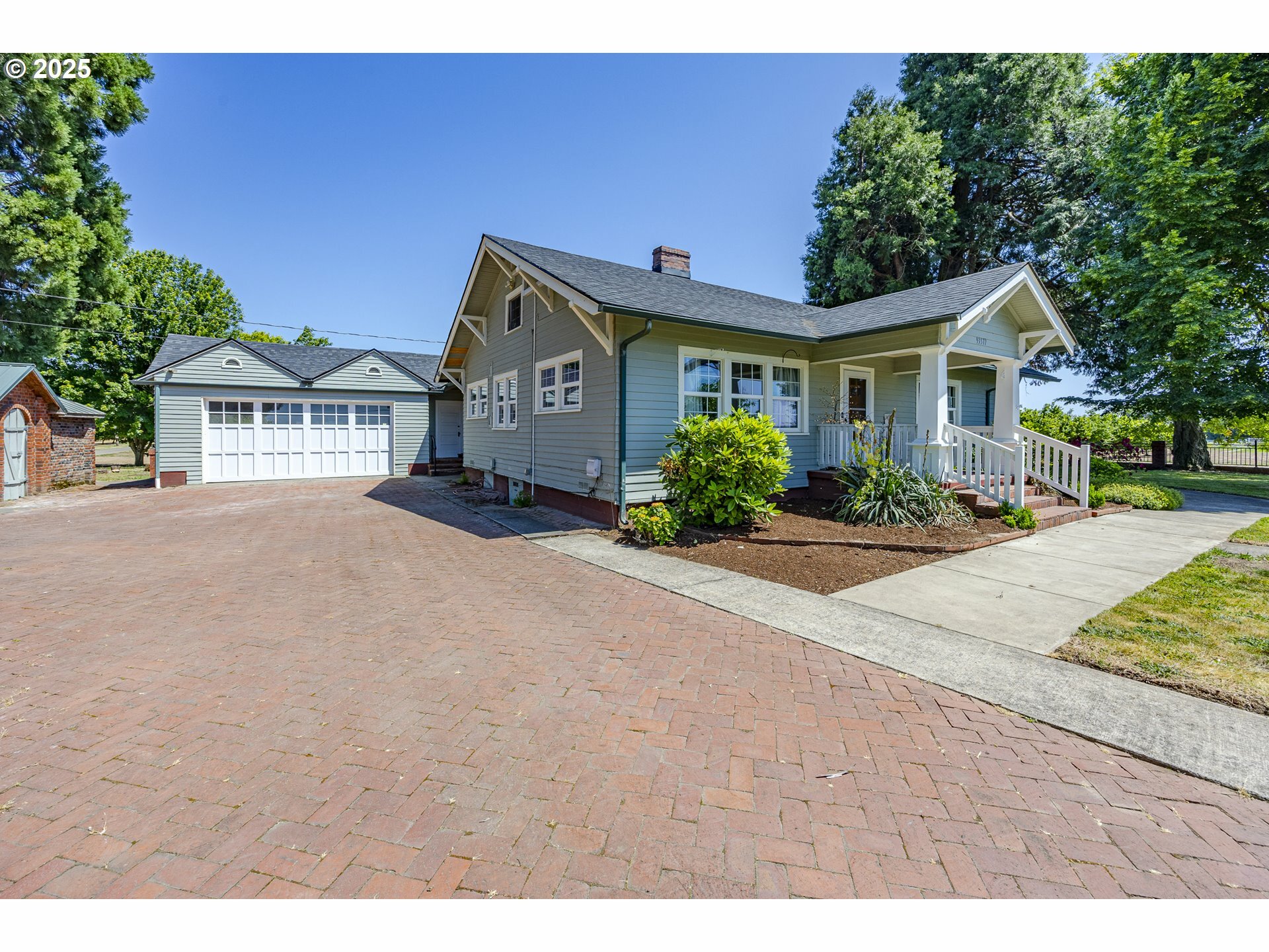 Property Photo: 93577 River Rd OR 97448