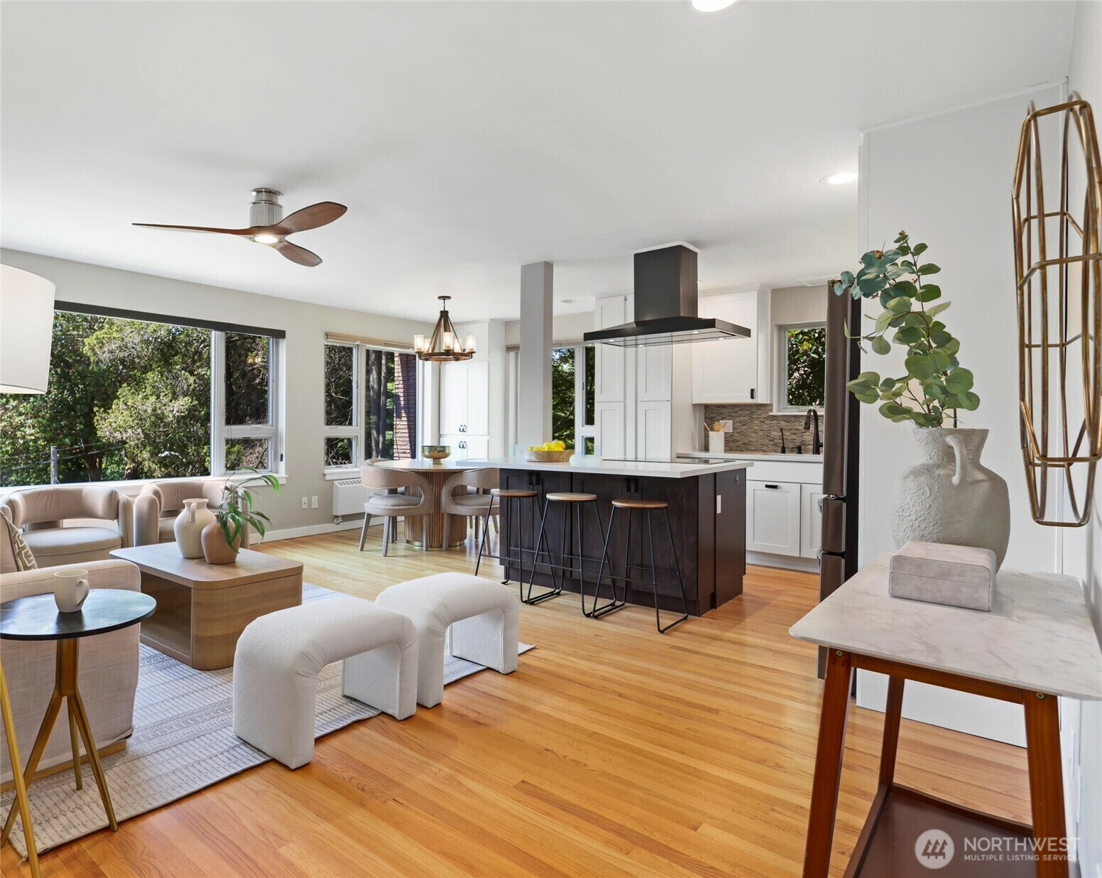 Property Photo: 530 W Olympic Place 407 WA 98119