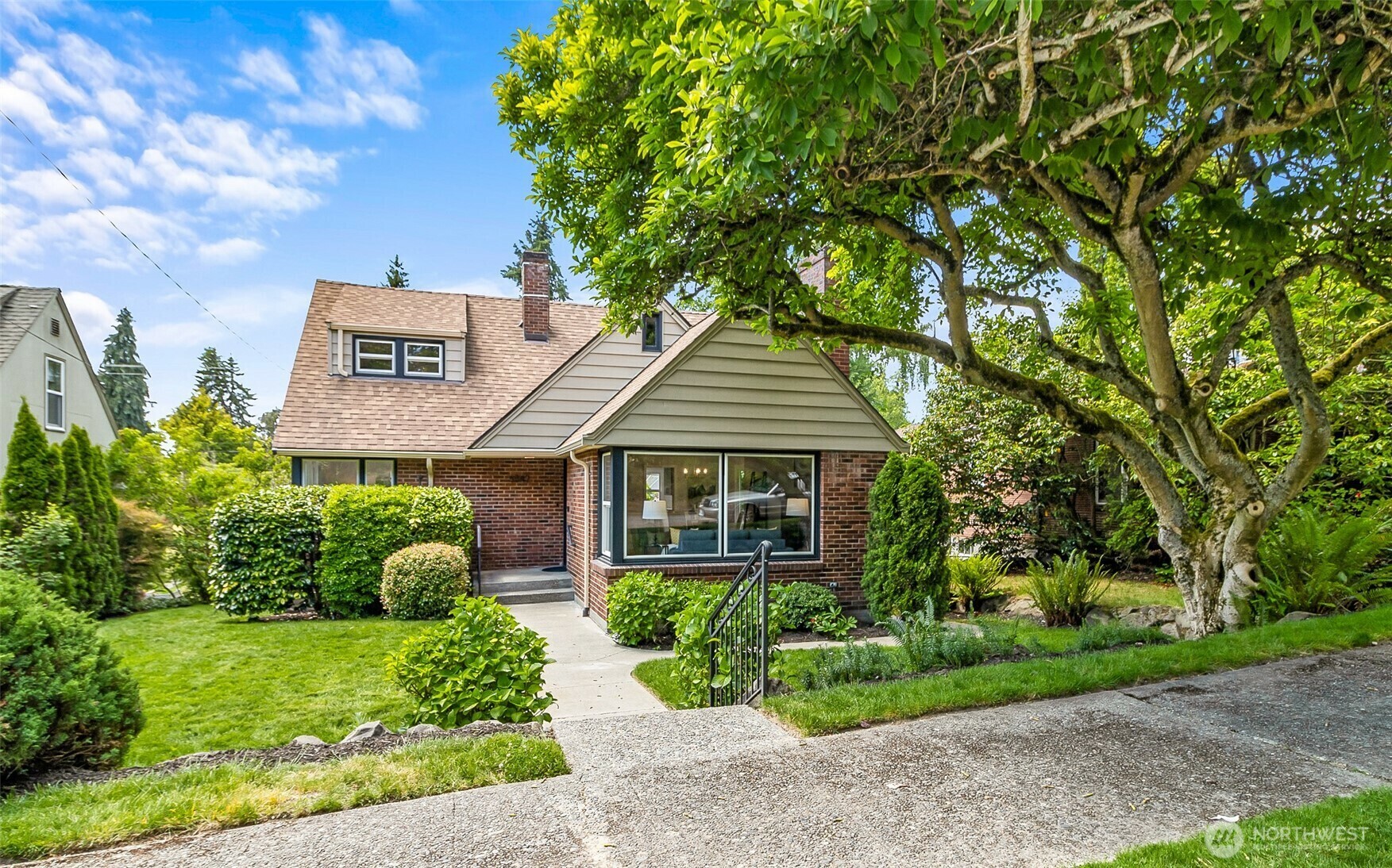 6547  46th Avenue NE  Seattle WA 98115 photo