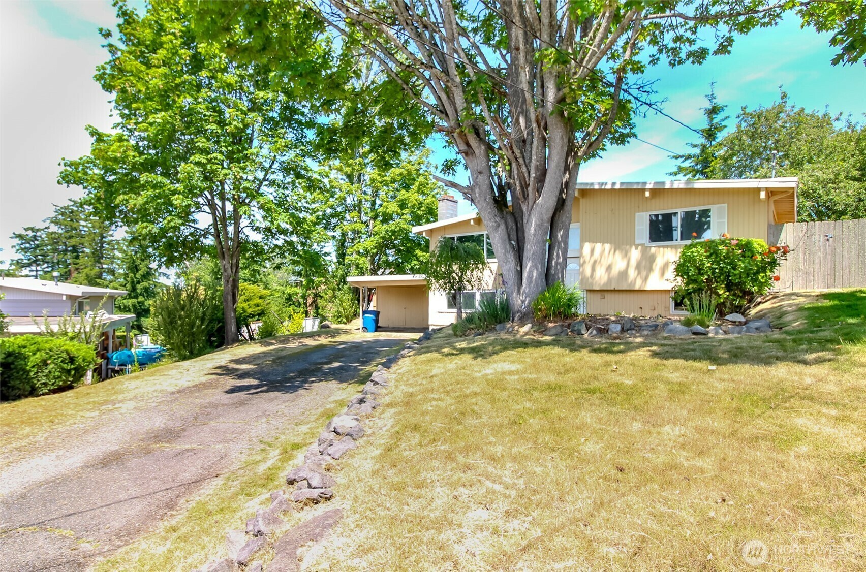Property Photo: 24700 21st Ave S WA 98189
