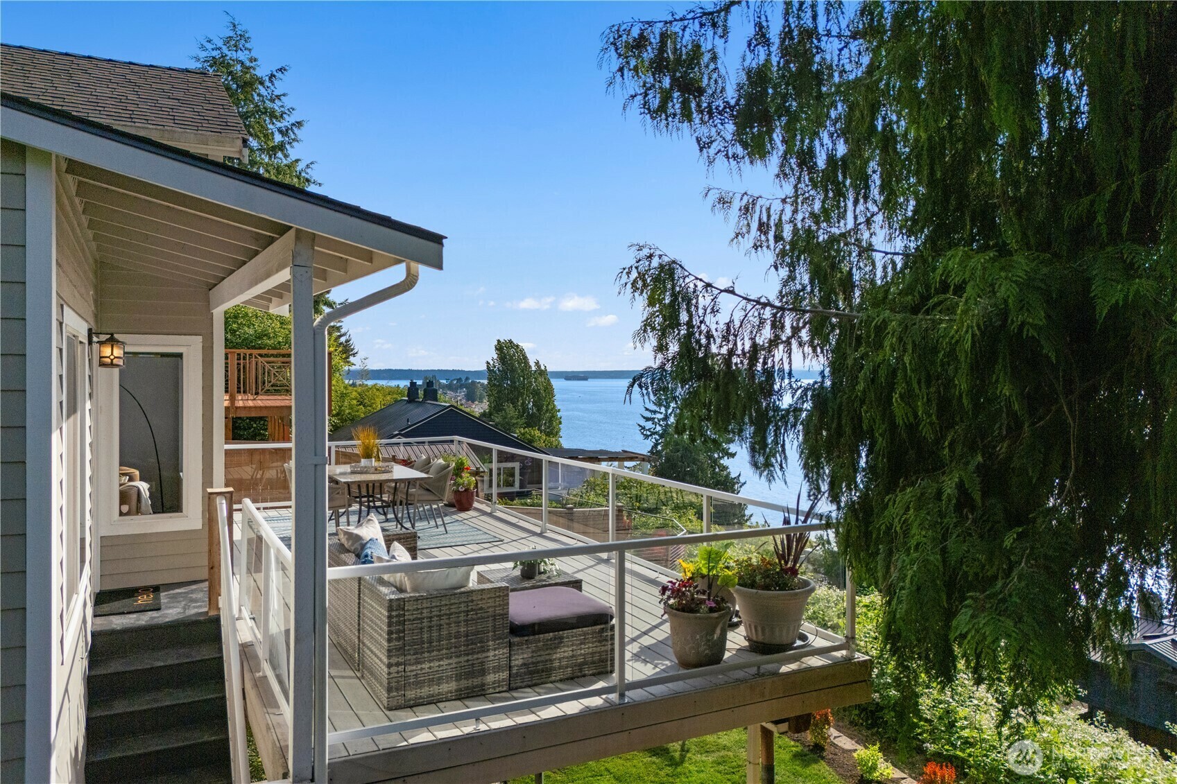 Property Photo: 2102 Halleck Avenue SW WA 98116