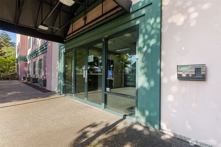 Property Photo:  3501  Colby Avenue 301  WA 98201 