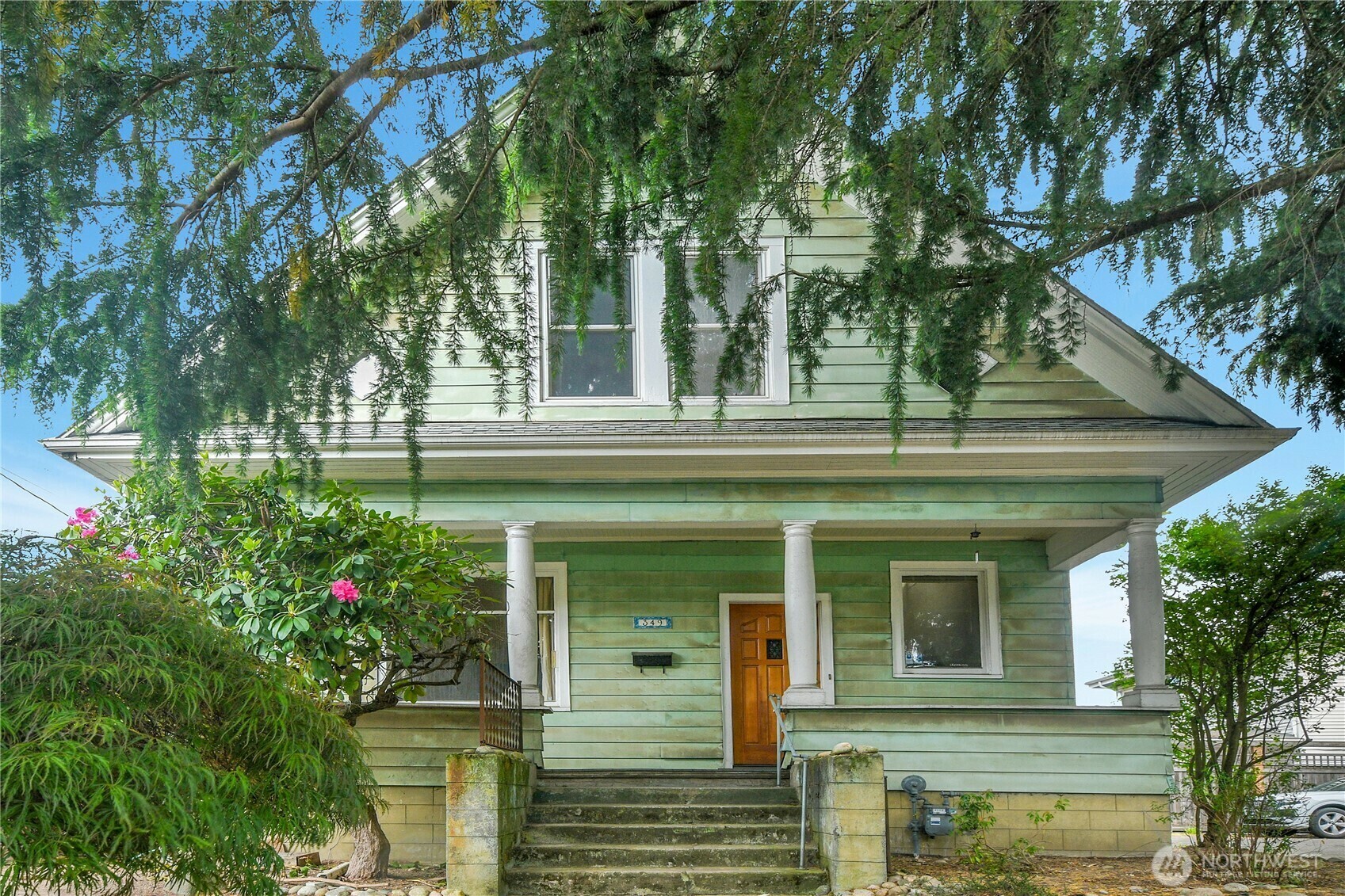 Property Photo: 349 16th Avenue WA 98122
