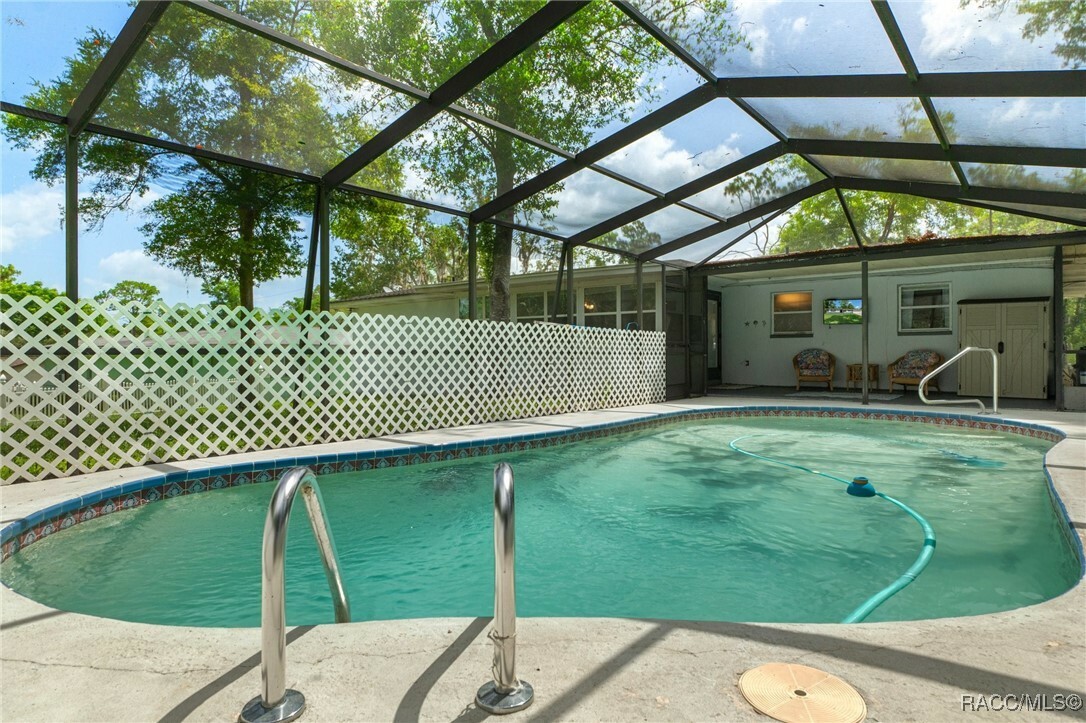 Property Photo:  833 Maple Avenue  FL 34452 