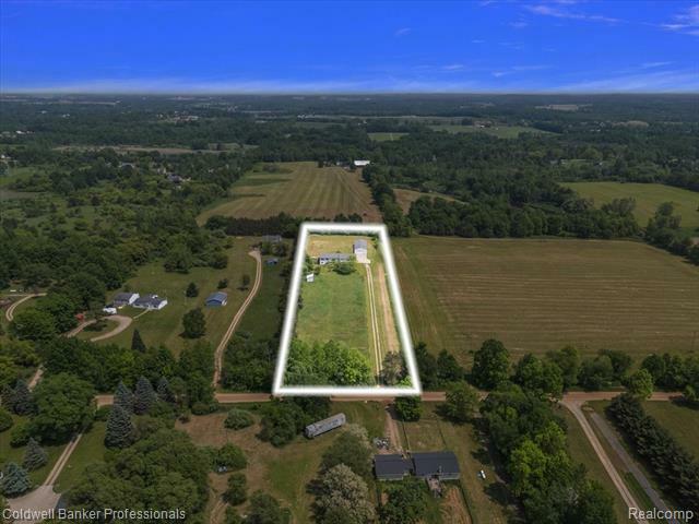 Property Photo: 5714 Five Lakes Road MI 48461