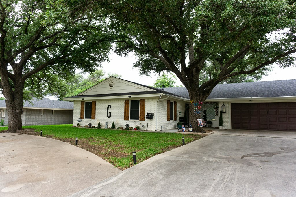 Property Photo: 1917 S A&Ampm Ave TX 76904